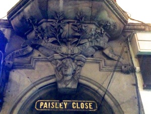 Embellishment over an alley ("close") built in 1861