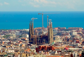 Perspective of Sagrada Familia's size; picture from the internet